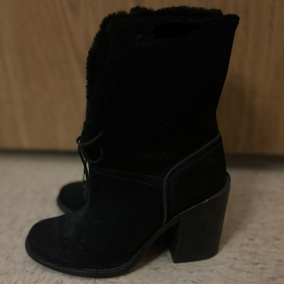 NWOT Size 7 Ugg heeled boots - Picture 1 of 2